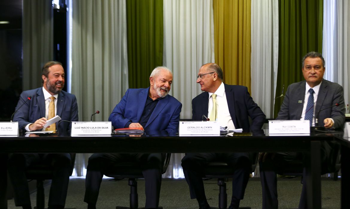 A medida foi debatida pelo Conselho Nacional de Política Energética (CNPE), em reunião nesta sexta-feira (17) com a presença do presidente Luiz Inácio Lula da Silva