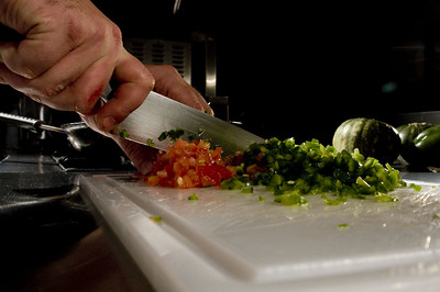 São muitas as vagas oferecidas nesta área, com salários pagos em dólar e grande bagagem cultural.