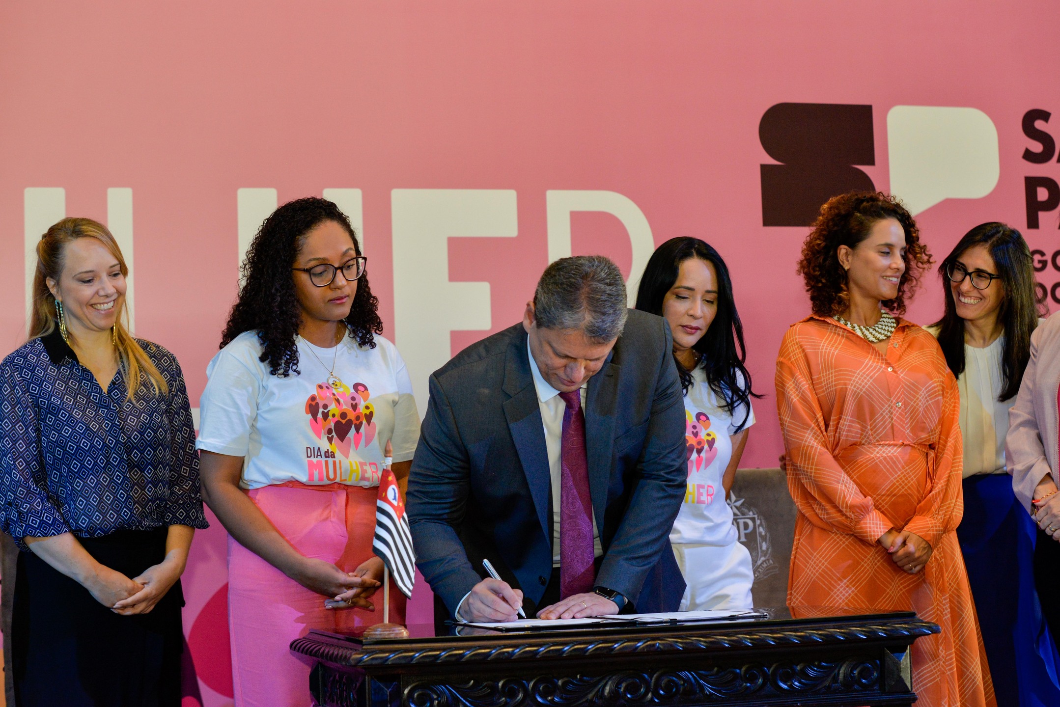 Assinatura de Decreto em Comemoração ao Dia Internacional das Mulheres