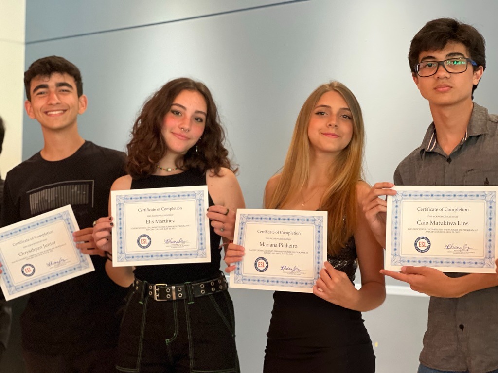 Uma das soluções mais efetivas encontradas pelas escolas é a utilização da Dupla Certificação, que permite acesso a conteúdos de instituições renomadas