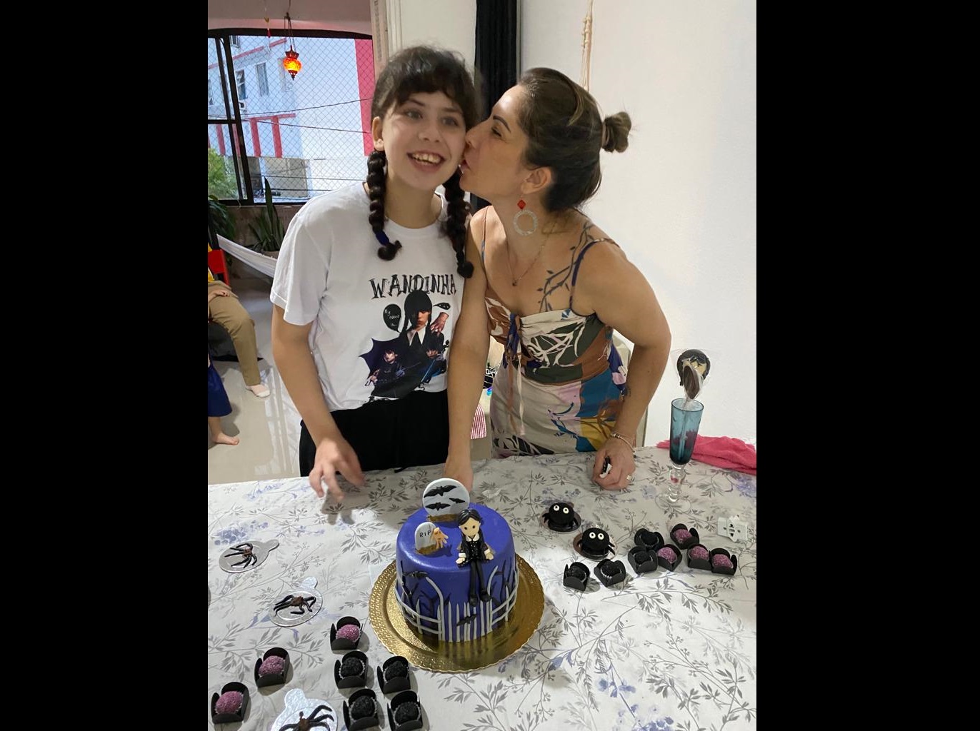 Idealizadora do instituto Chacur & Chacur Educação e Diversidade, Ana Paula Chacur é mãe de Helena, uma autista de 14 anos, e Antônio, de 11, que possui Transtorno do Déficit de Atenção com Hiperatividade (TDAH)