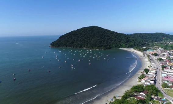 A praia de Perequê, em Guarujá, está entre as não recomendadas para banho pela Cetesb em seu relatório mais recente