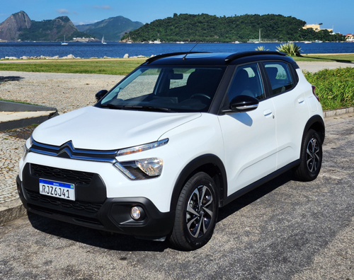 A versão Feel Pack do C3 é empurrada pelo conhecido motor da Stellantis 1.6 aspirado com 120 cavalos de potência