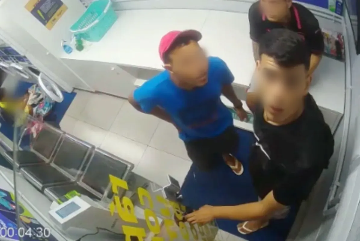 Trio furtou televisão em lavanderia e devolveu no dia seguinte