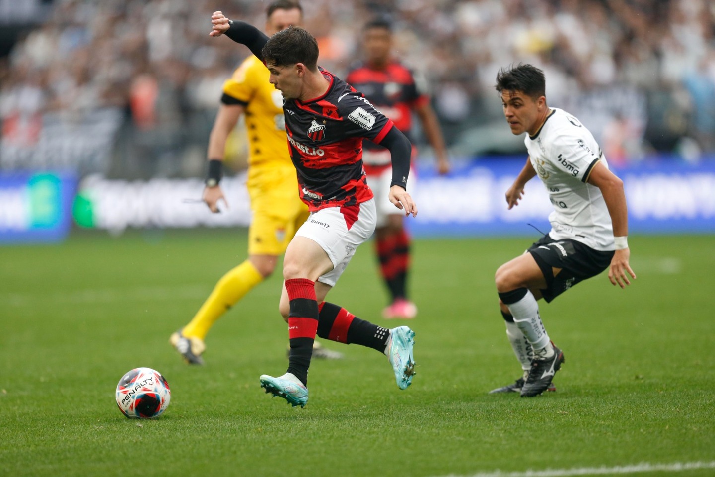 O Ituano surpreendeu na Neo Química Arena, segurou o empate por 1 a 1 nos 90 minutos e avançou nos pênaltis