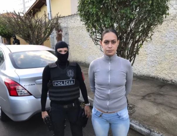 Suliane Abitabile Arantes, tem 34 anos e é apontada pela Polícia como a responsável pelo cadastro dos integrantes do PCC batizados no centro-oeste do Brasil e no exterior