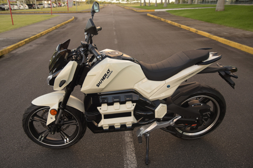 A SHE E-Jef entrega 3 mil watts e o tempo de carga da bateria é de sete a oito horas