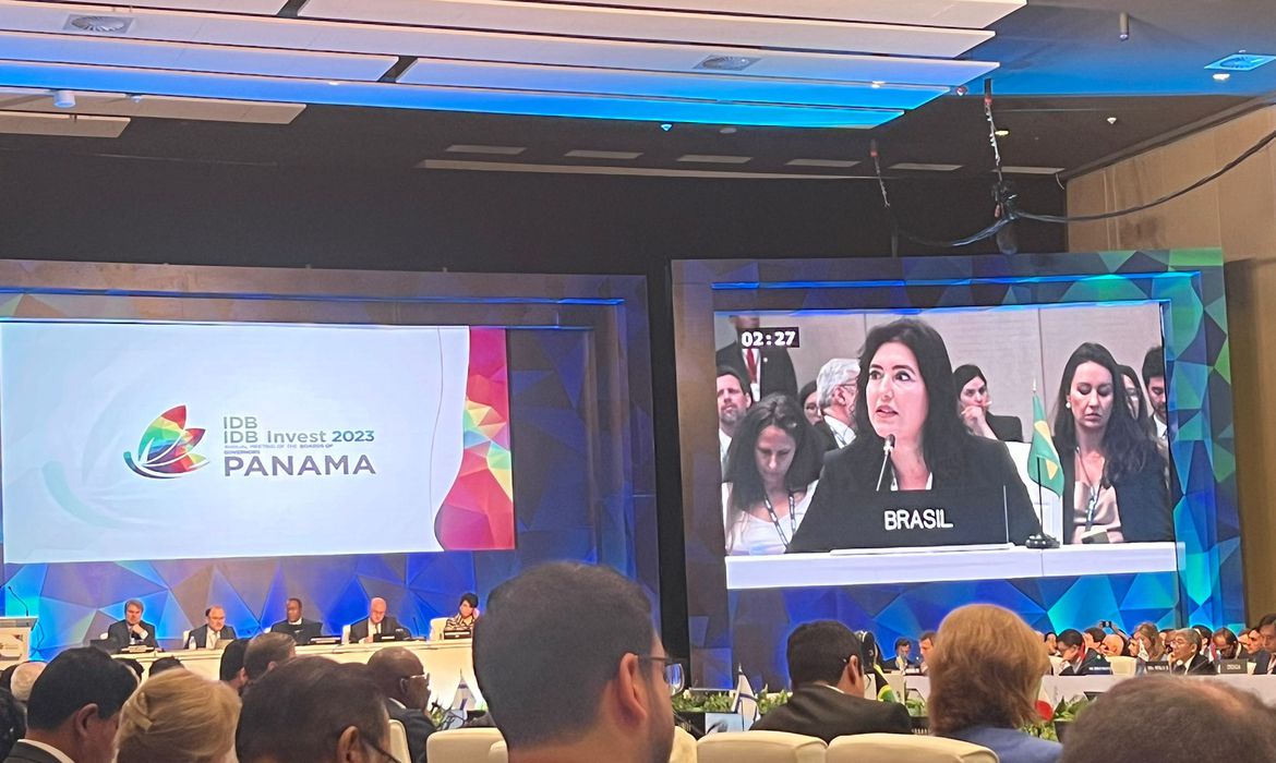 Simone, que é a governadora do Brasil no BID, lembrou que o povo brasileiro escolheu a democracia e o Estado de Direito nas eleições do ano passado