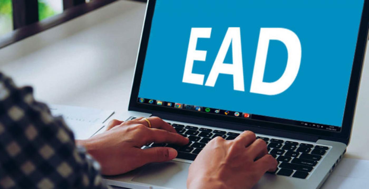 A formação é oferecida na modalidade Ensino a Distância (EAD)