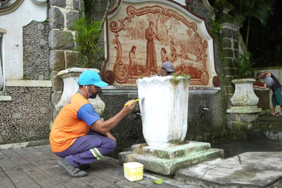 Serviços de limpeza geral e de apagamento de pichações também integraram as diversas ações