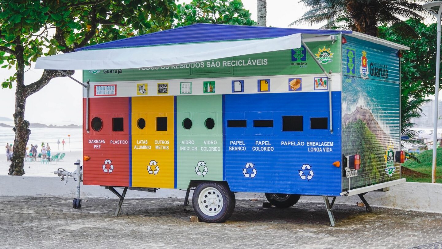 Além da unidade móvel, Guarujá conta com mais 11 unidades fixas distribuídas em alguns bairros, que funcionam como Pontos de Entrega Voluntária (PEVs)