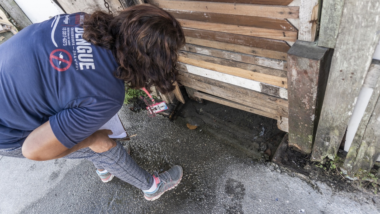Programa Municipal de Combate às Arboviroses em conjunto com os técnicos da Superintendência de Controle de Endemias (SUCEN) estará realizando desinfecção com o uso de nebulização costal dentro das residências do bairro de Boraceia