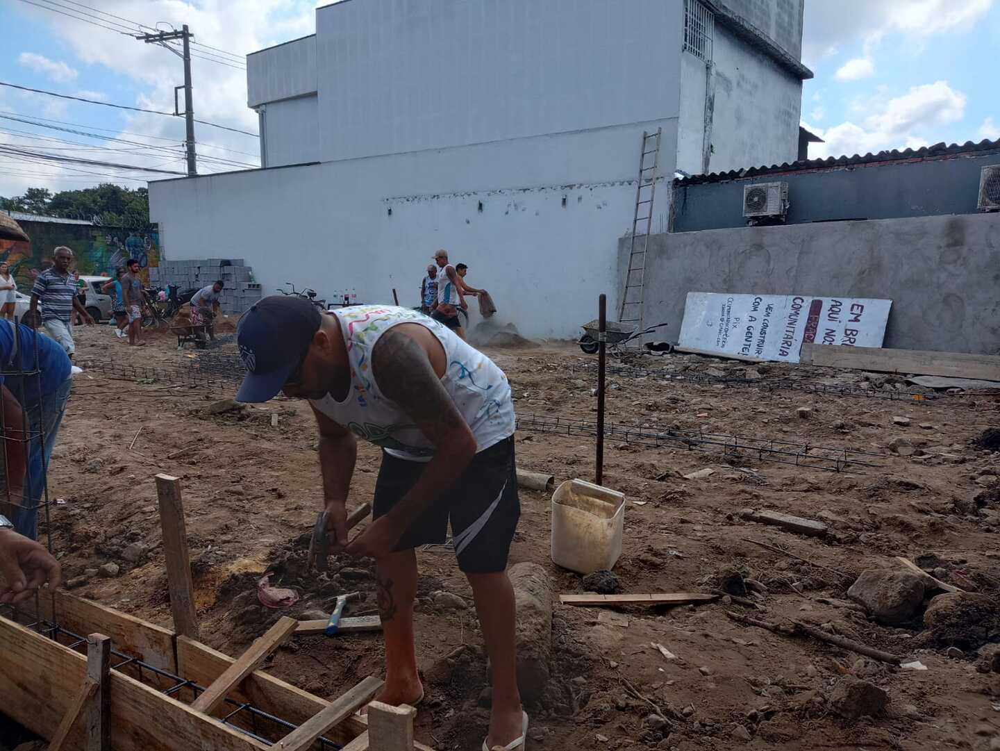 Iniciativa visa mobilizar a comunidade para transformar o espaço antes utilizado como ponto de descarte de lixo