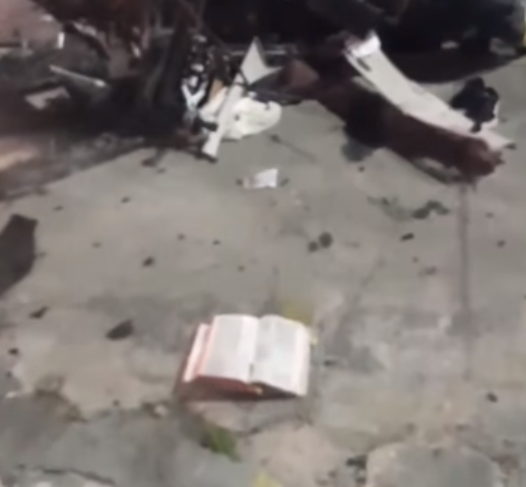 Uma bíblia foi encontrada aberta próximo ao local do acidente