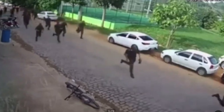 Militares correm atrás de homem que furtou bicicleta