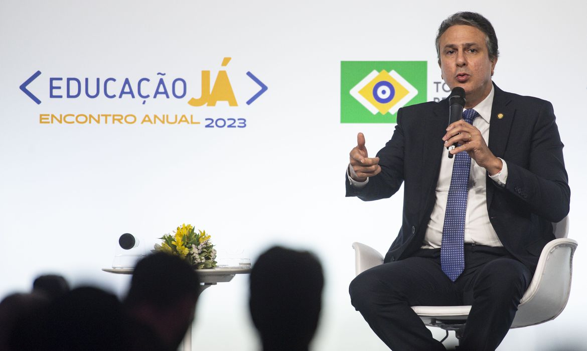 O ministro da Educação, Camilo Santana