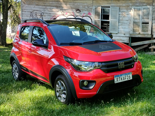 O peso de apenas 969 quilos do Mobi Trekking ajuda a compensar as limitações do velho motor 1.0 Fire Evo Flex, de 74 cavalos de potência