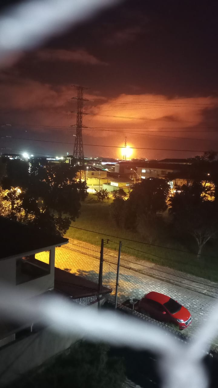 Chama assusta moradores