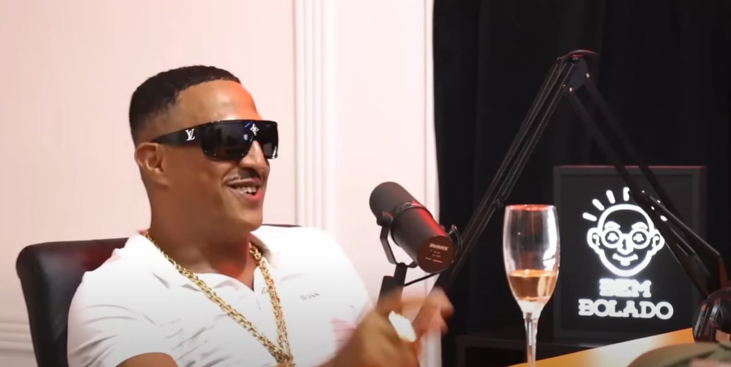 Mano Brown, durante participação no Az Ideia Podcast