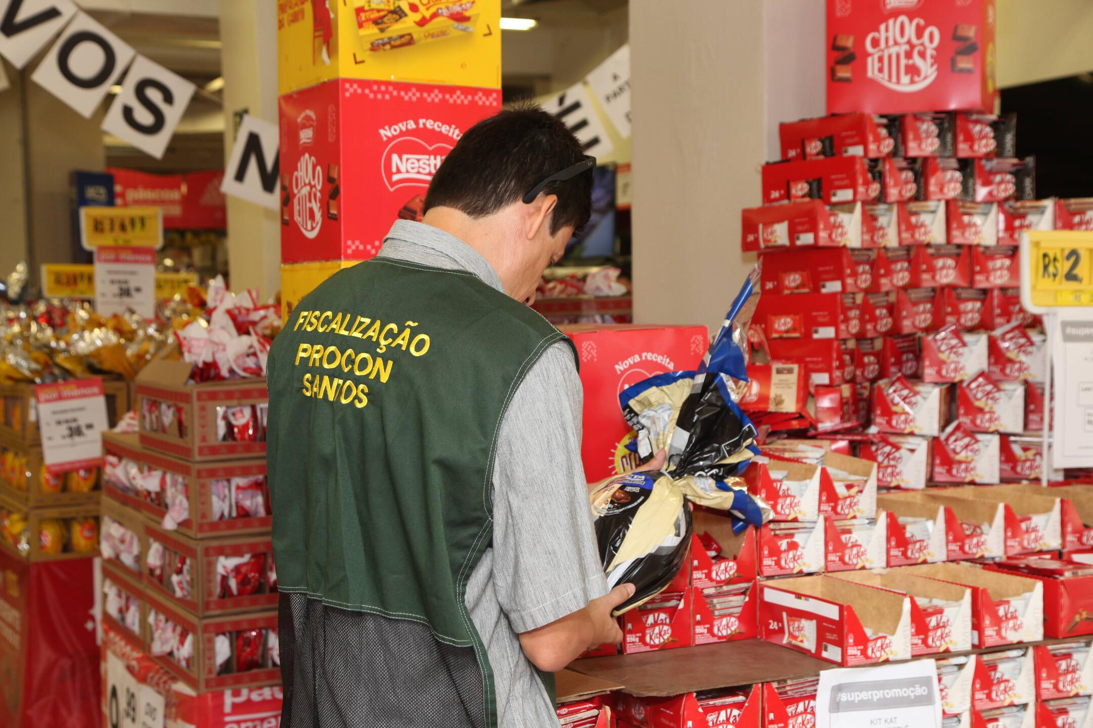 O Procon Santos realizou, nesta quarta-feira (5), fiscalização em estabelecimentos que vendem os tradicionais ovos de chocolate
