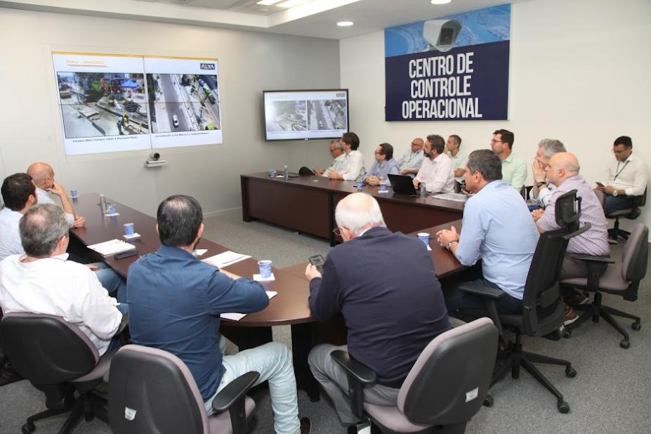 Prefeitura e representantes do governo do Estado discutem andamento dos trabalhos nos bairros