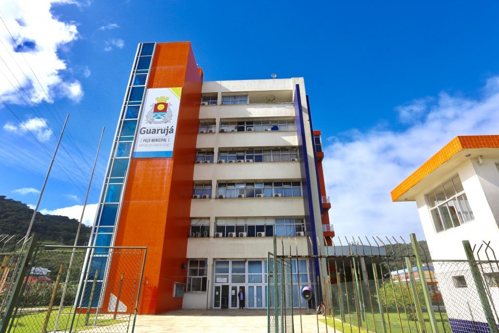 Em virtude do Feriado do Dia do Trabalho, as repartições públicas de Guarujá terão expediente alterado na segunda-feira (01).