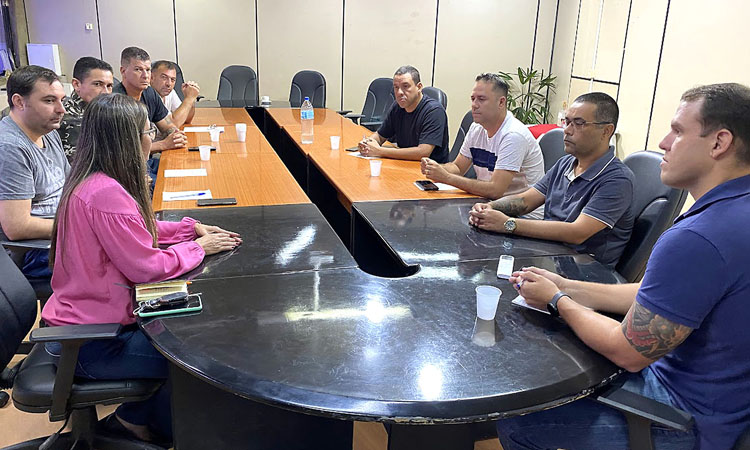 O prefeito Tiago Cervantes se reuniu com os secretários de Trânsito e Segurança, neste sábado (8)