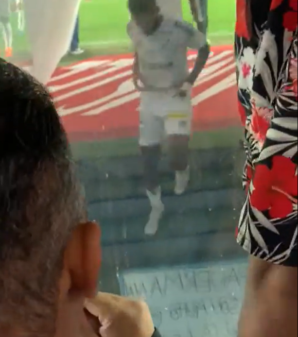 Ato racista foi flagrado por uma outra torcedora