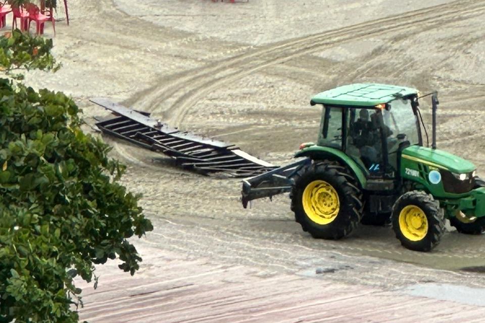 Destroços da embarcação foram encontrados na orla de Bertioga