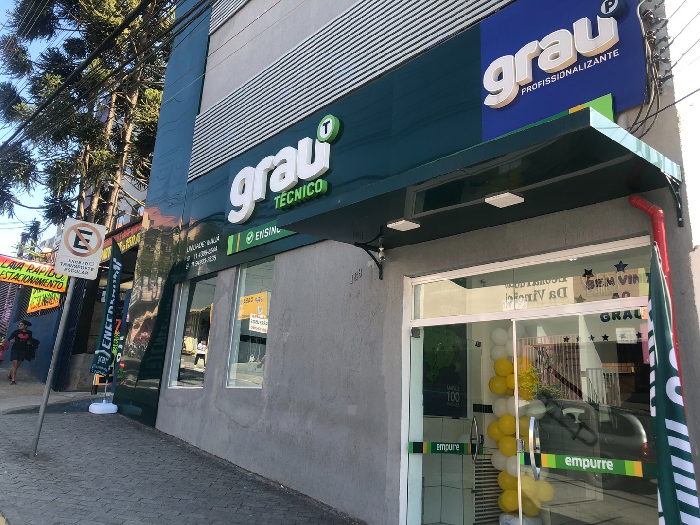 A ação ainda irá realizar diversos serviços gratuitos para a população, como atualização de currículo, palestras, aferição de pressão, exame de vista gratuito, demonstração de produtos da Mary Kay e sorteios