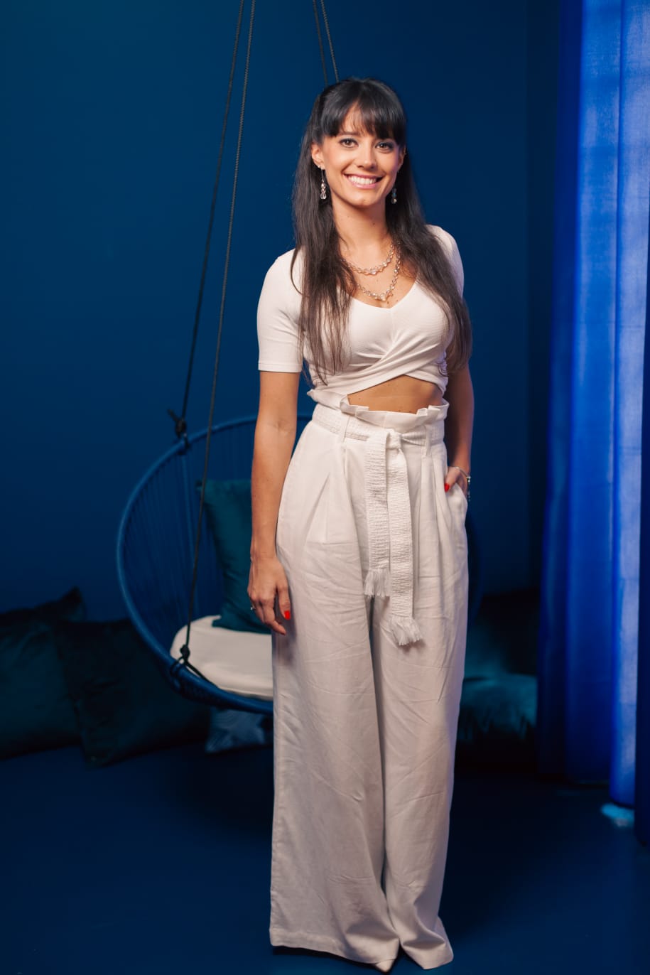 A canção "Te agradeço" é o segundo single do EP Intensa e vai ser lançada dia 26 de maio com vídeo clipe da cantora que vive na região de Campinas