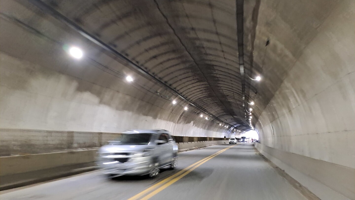 O motivo da intervenção é para execução de travessias de drenagem