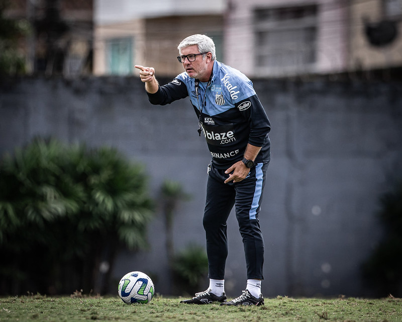 Na tarde desta quinta-feira (22) o Santos anunciou de forma oficial a demissão do treinador Odair Hellmann
