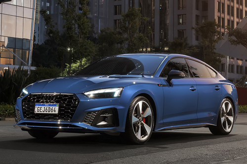 O A5 Carbon Edition é equipado com o motor 2.0 Turbo TSI, com 204 cavalos de potência e 32,5 kgfm de torque e acoplado à transmissão S tronic de 7 velocidades