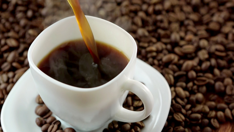 O café é a bebida mais consumida do mundo, mas profisioinais alertam sobre o uso exessivo da bebida