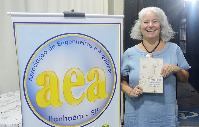 Regina Helena fala do livro que traz informações sobre o patrimônio cultural e histórico de Itanhaém