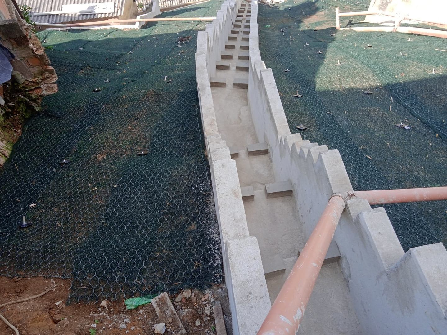 Contenção encosta de morro