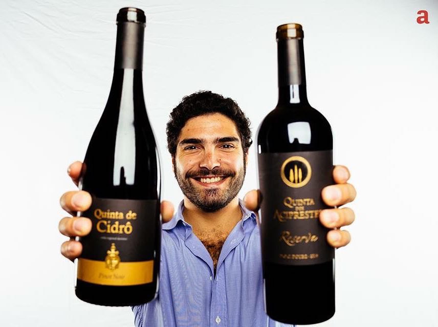 Pedro Silva Reis em um dos vinhedos da empresa