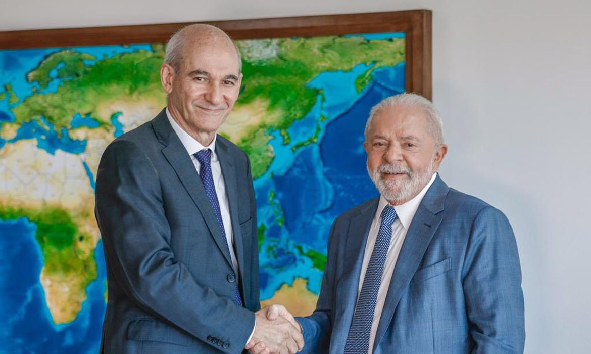 O presidente Luiz Inácio Lula da Silva e o novo ministro do Gabinete de Segurança Institucional (GSI) da Presidência, general Marcos Amaro