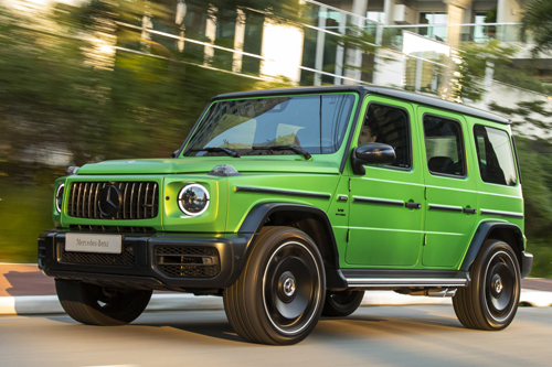 O G 63 se garante em qualquer terreno difícil graças ao poderoso motor V8 biturbo e a uma série de tecnologias próprias