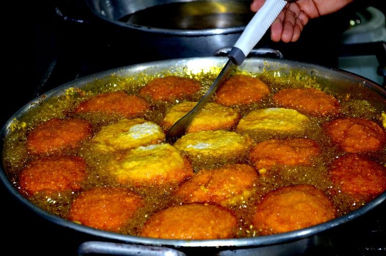 O acarajé é uma comida tipica nordestina conhecida no Brasil inteiro