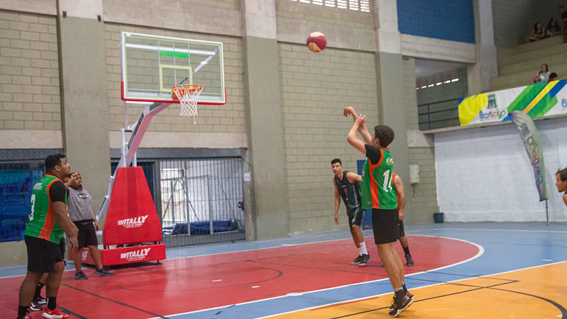 O time faz parte do projeto Basquete Bertioga, que atende cerca de 100 crianças e adolescentes de 7 a 17 anos