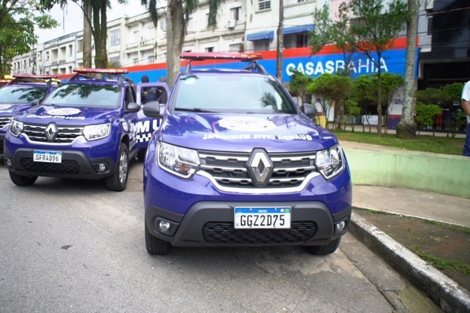 Foi dada voz de prisão e o indivíduo foi conduzido ao 1° Distrito Policial (DP)