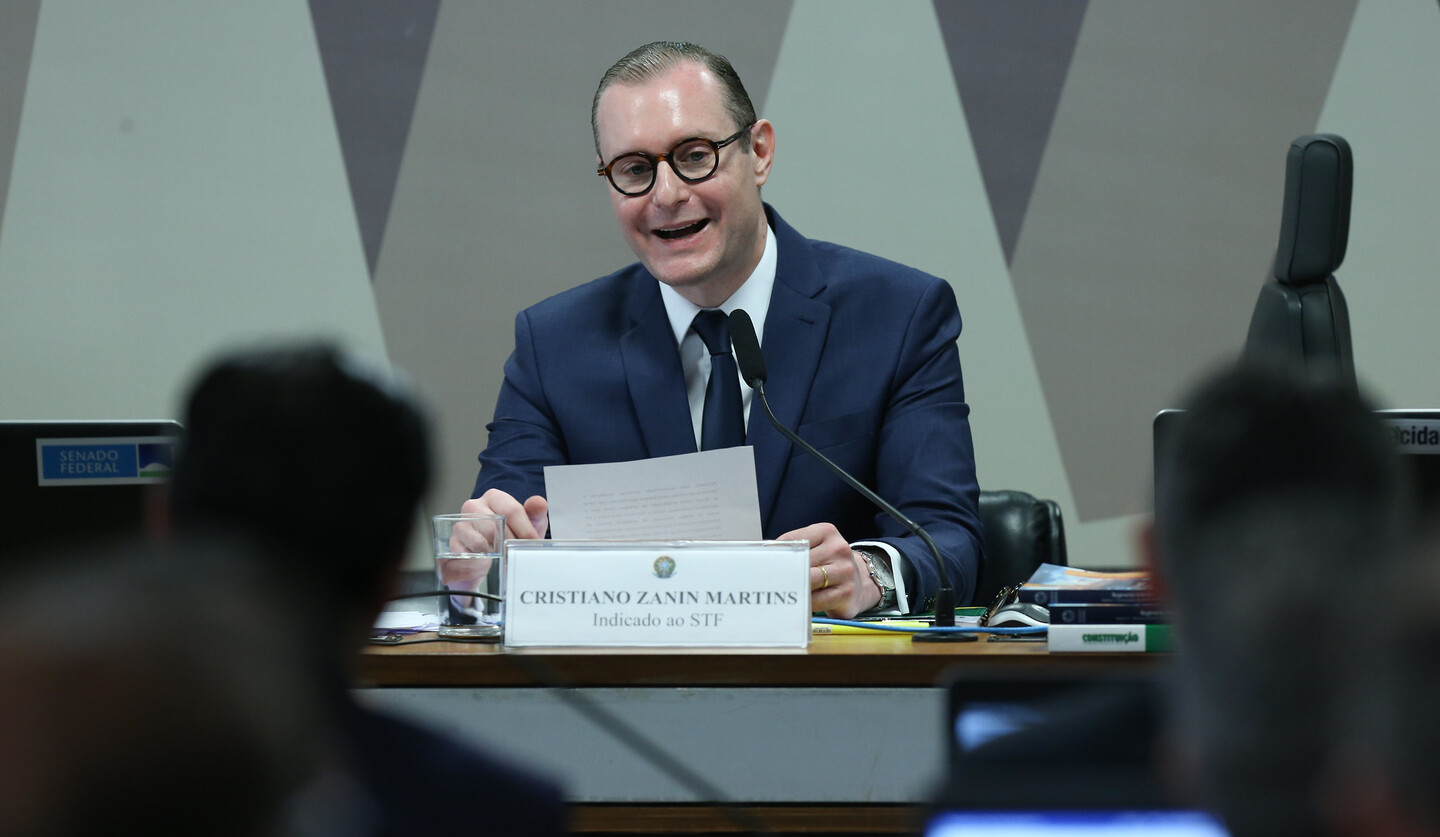 Caso seja aprovado, Zanin poderá ficar no STF até novembro de 2050, quando completa 75 anos, idade da aposentadoria compulsória de ministros da corte