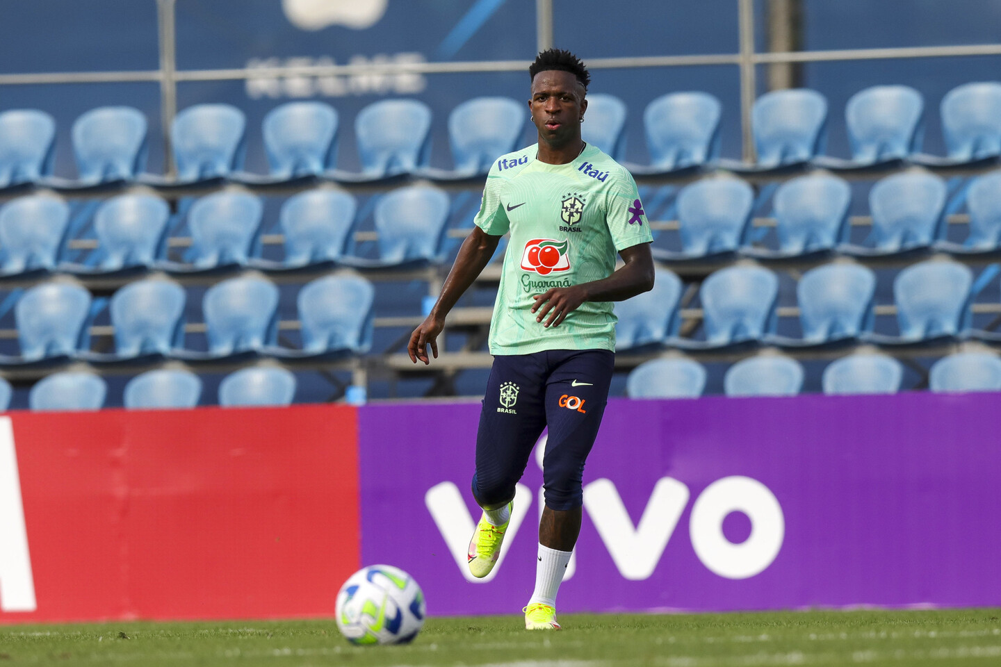 Vini Jr. foi alvo de ataques racistas pela 10ª vez no Campeonato Espanhol. Os insultos foram proferidos na derrota do Real para o Valência por 2 a 1