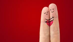 Para o Dia dos Namorados, casais combinam limite de gastos, dizem o que preferem ganhar e até optam por não comprar nada