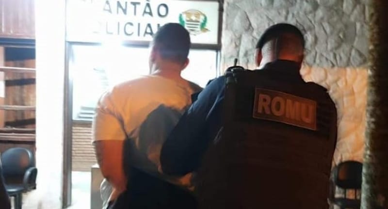 No momento da abordagem, o atirador, que estava como passageiro, dispensou um revólver e ofereceu resistência aos policiais, sendo necessário o uso de força para contê-lo.