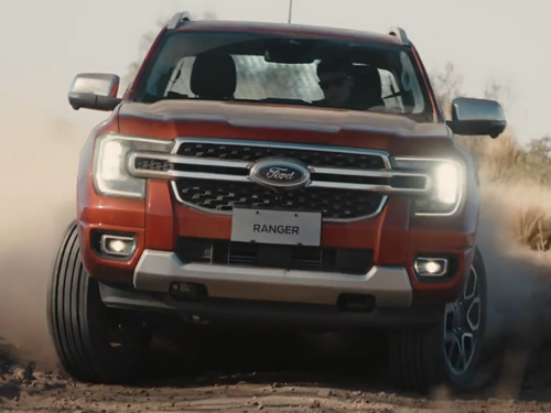 As versões topo de linha XLT e Limited, equipadas com motor turbodiesel 3.0 V6, são as primeiras a chegar