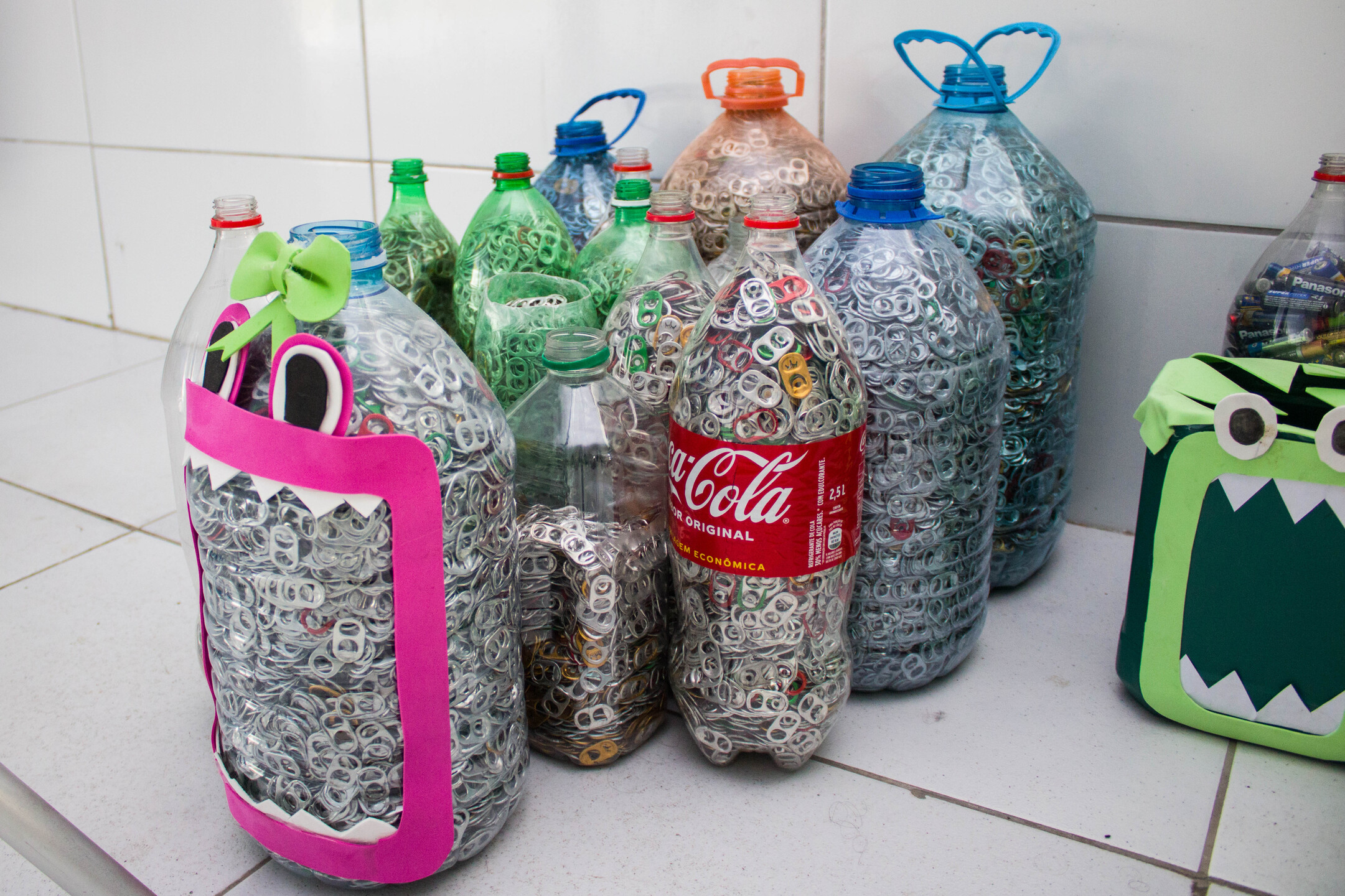 Entre as atividades implementadas estão a coleta seletiva, reciclagem e a logística reversa dos materiais