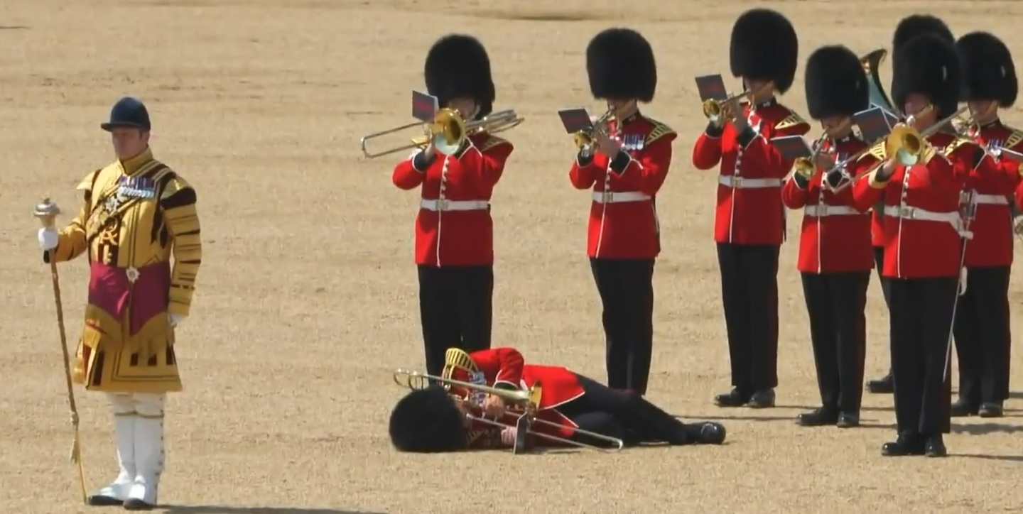 Guarda desmaia em Londres
